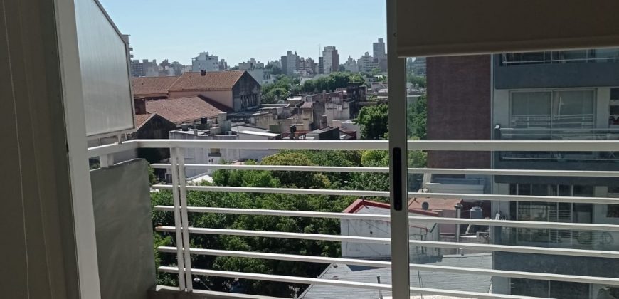 Amplio monoambiente amoblado