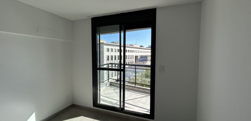 Departamento a estrenar + cochera sobre Av. Pellegrini
