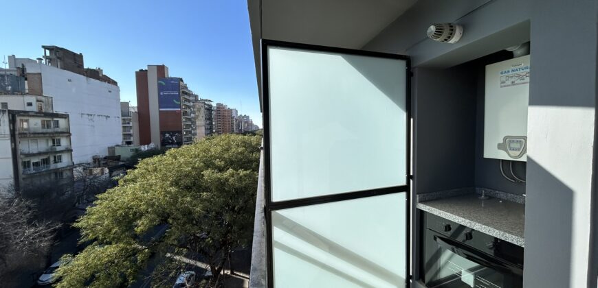 Departamento a estrenar + cochera sobre Av. Pellegrini