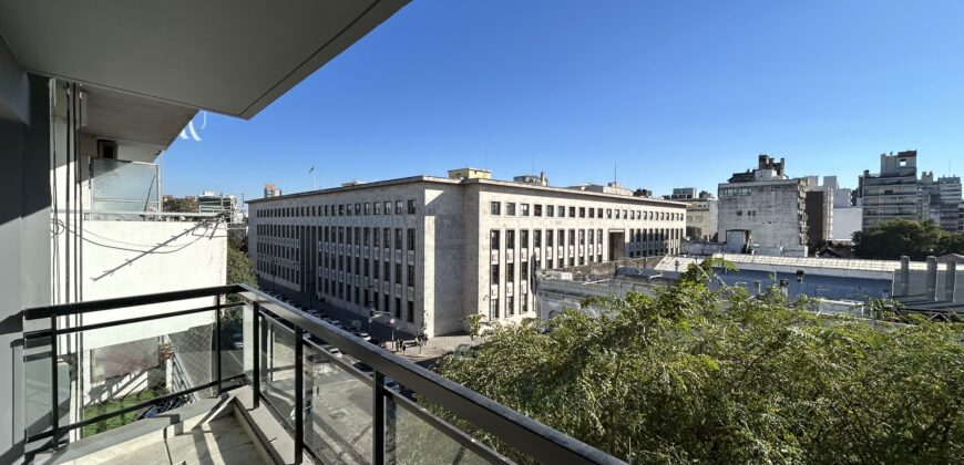 Departamento a estrenar + cochera sobre Av. Pellegrini