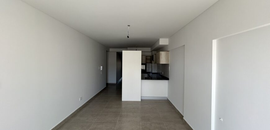 Departamento a estrenar + cochera sobre Av. Pellegrini