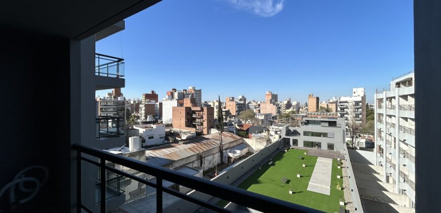 Departamento a estrenar + cochera sobre Av. Pellegrini