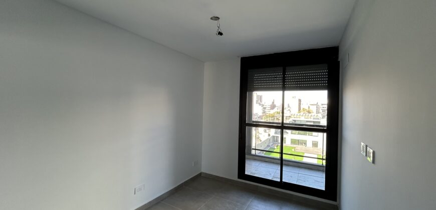 Departamento a estrenar + cochera sobre Av. Pellegrini