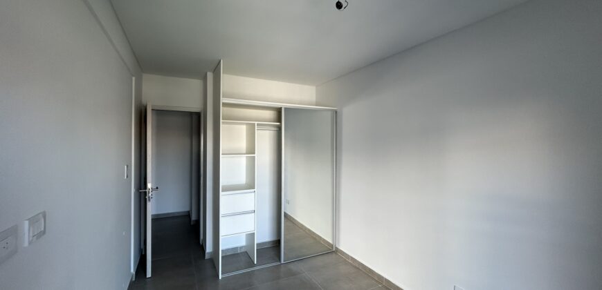 Departamento a estrenar + cochera sobre Av. Pellegrini