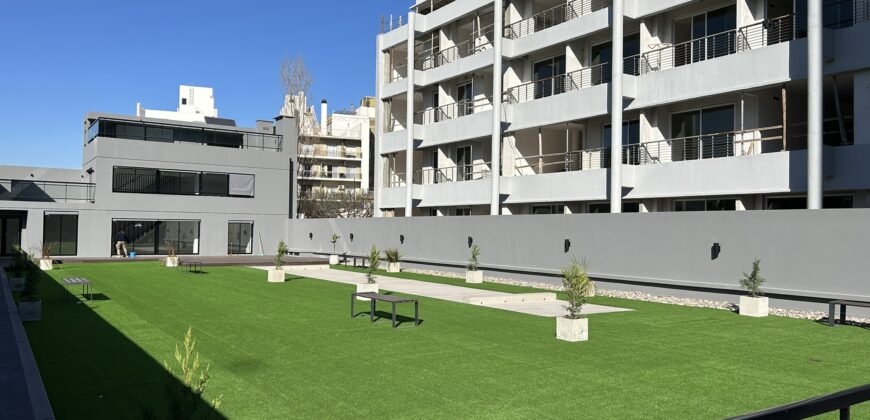 Departamento a estrenar + cochera sobre Av. Pellegrini