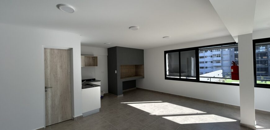 Departamento a estrenar + cochera sobre Av. Pellegrini