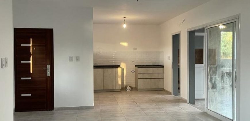 Casa a estrenar con piscina en Roldán