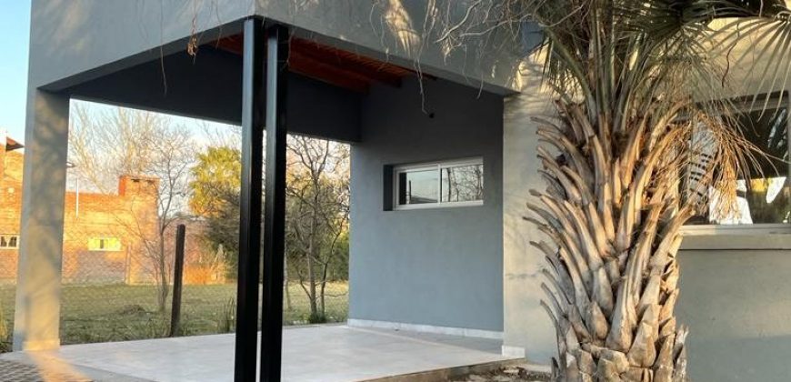 Casa a estrenar con piscina en Roldán