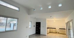 Casa a estrenar con piscina en Roldán