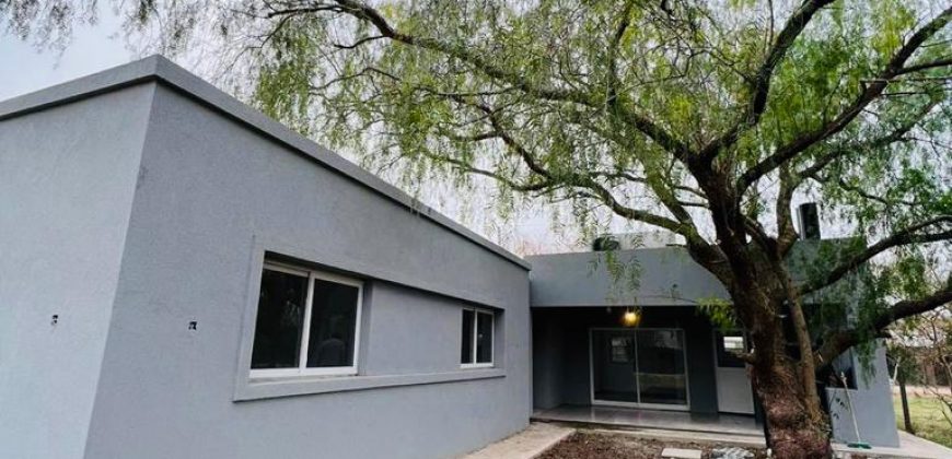 Casa a estrenar con piscina en Roldán