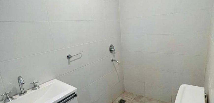 Casa a estrenar con piscina en Roldán