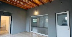 Casa a estrenar con piscina en Roldán
