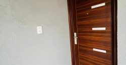 Casa a estrenar con piscina en Roldán