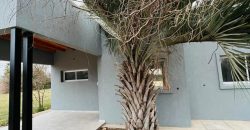 Casa a estrenar con piscina en Roldán