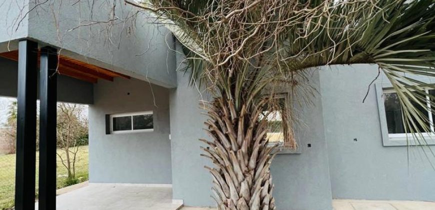 Casa a estrenar con piscina en Roldán