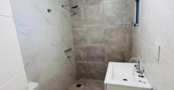 Casa a estrenar con piscina en Roldán