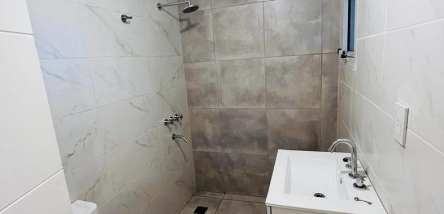 Casa a estrenar con piscina en Roldán