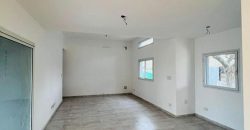 Casa a estrenar con piscina en Roldán