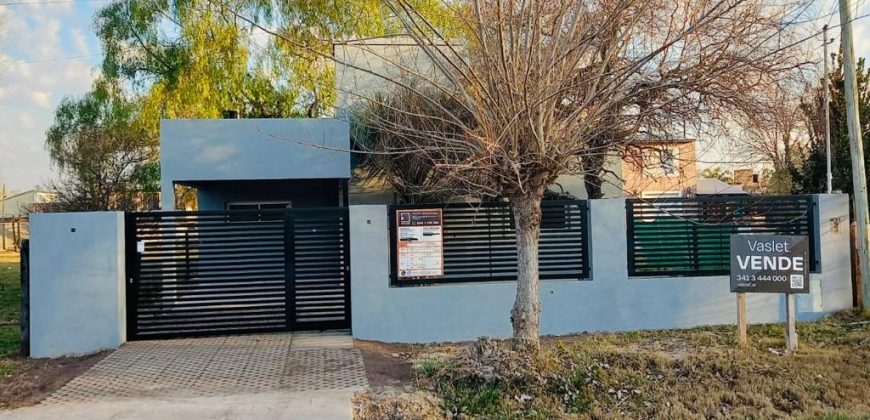 Casa a estrenar con piscina en Roldán