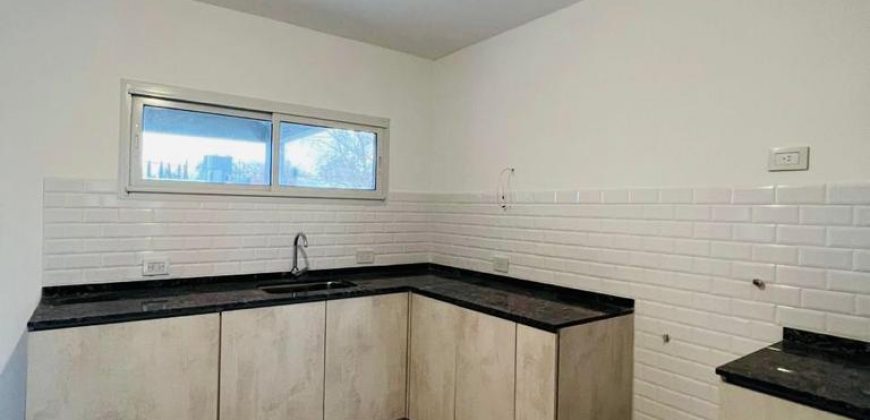 Casa a estrenar con piscina en Roldán