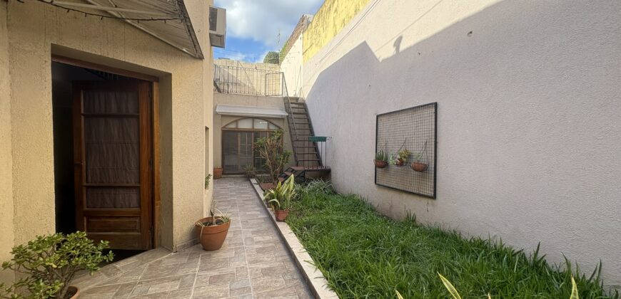 Casa en Abasto, PB + PA + Local