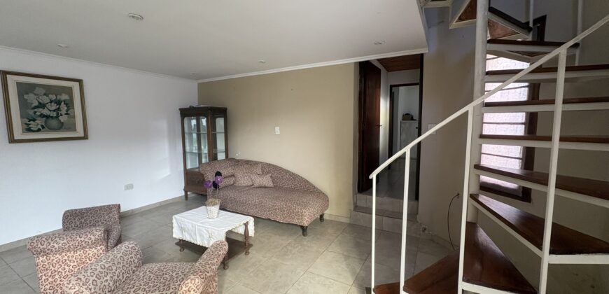 Casa en Abasto, PB + PA + Local