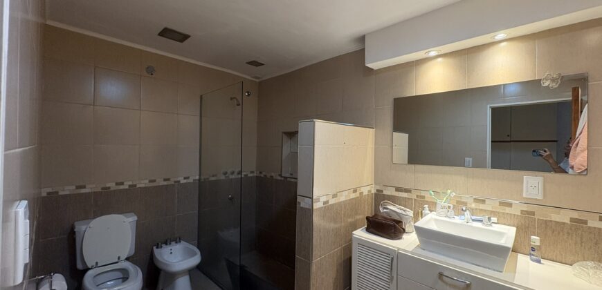 Casa en Abasto, PB + PA + Local