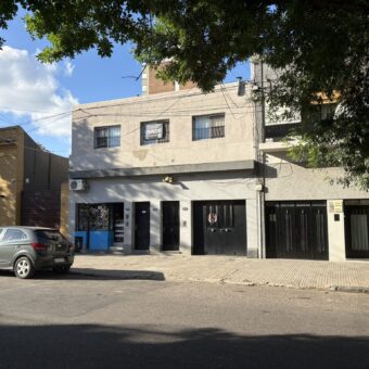 Casa en Abasto, PB + PA + Local