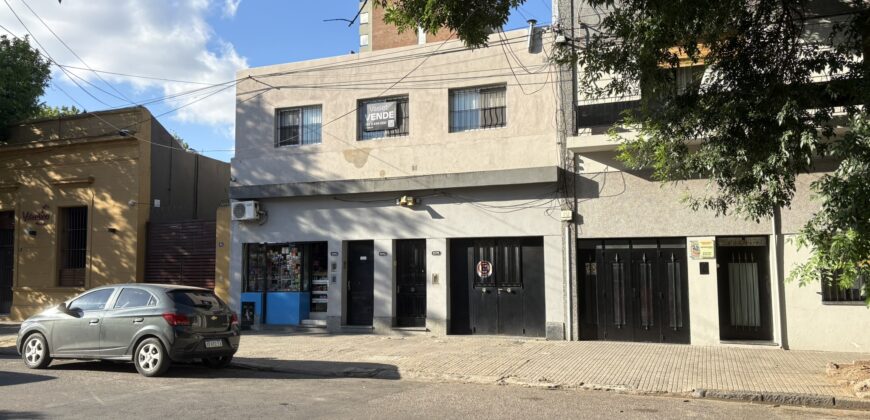 Casa en Abasto, PB + PA + Local