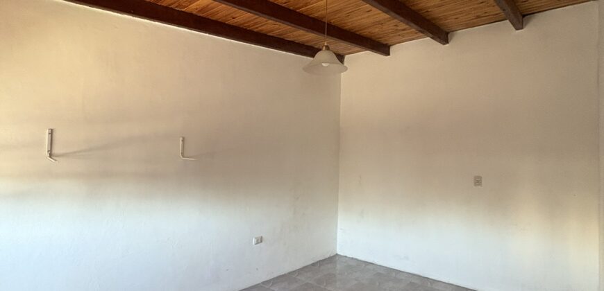 Oportunidad: casa de pasillo en Arroyito