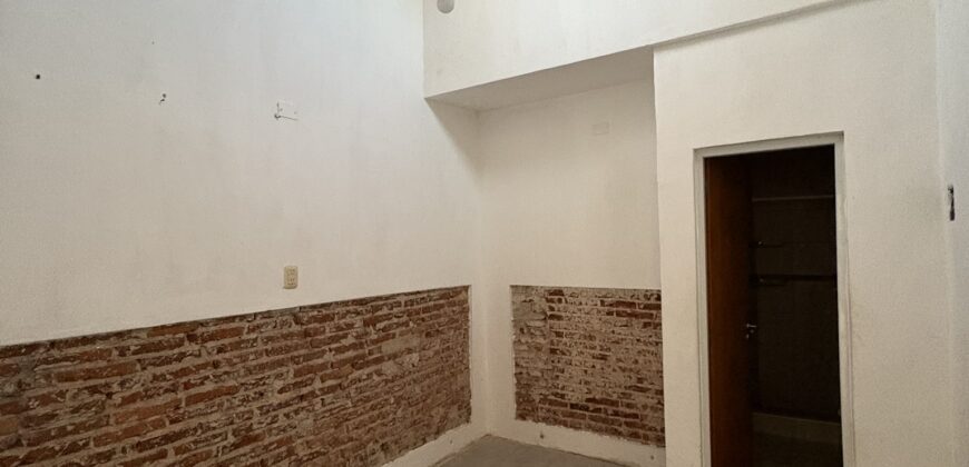 Oportunidad: casa de pasillo en Arroyito