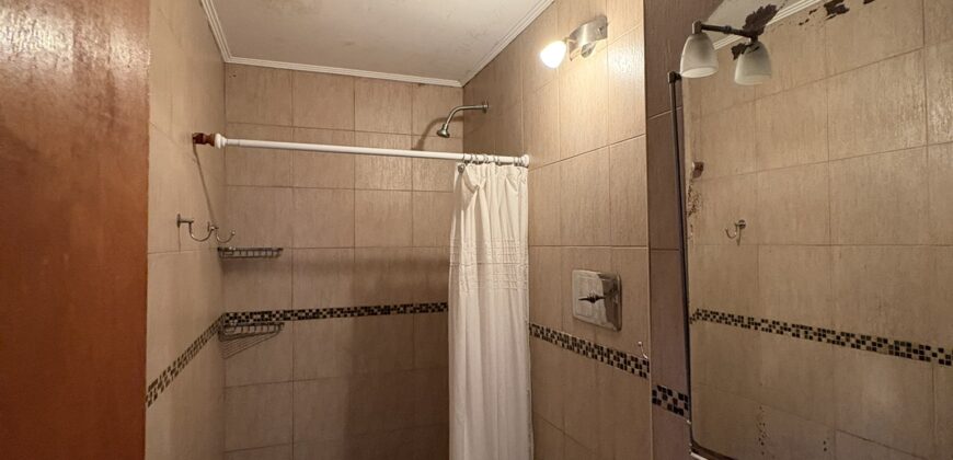 Oportunidad: casa de pasillo en Arroyito
