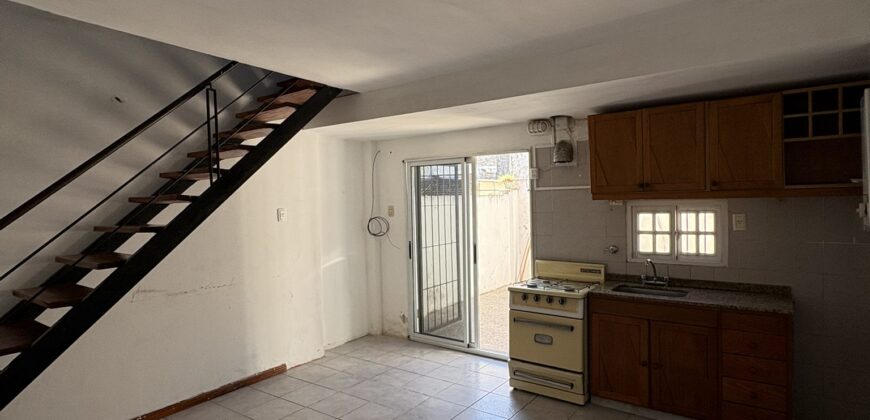 Oportunidad: casa de pasillo en Arroyito
