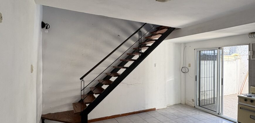 Oportunidad: casa de pasillo en Arroyito