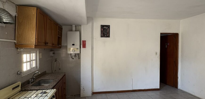 Oportunidad: casa de pasillo en Arroyito