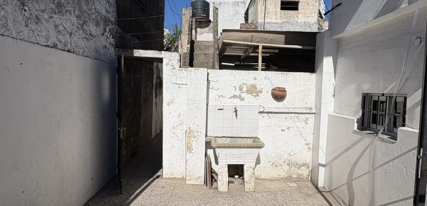 Oportunidad: casa de pasillo en Arroyito