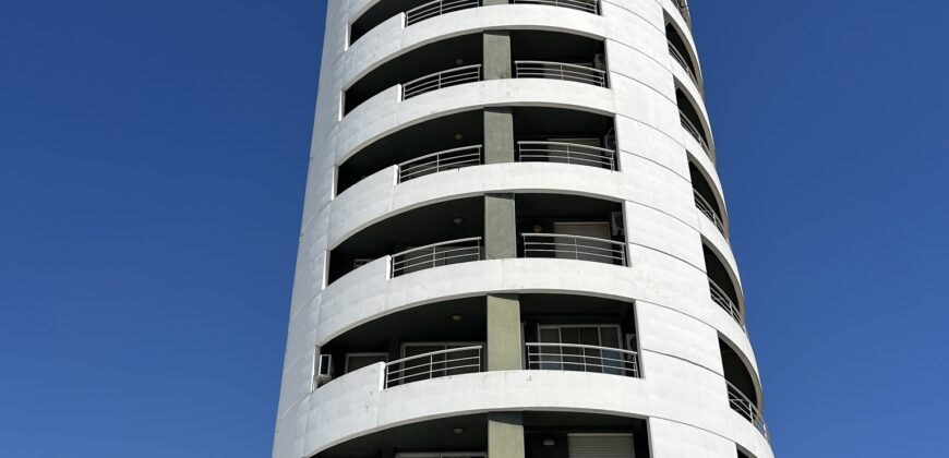 Departamento con amplia terraza en Arroyito