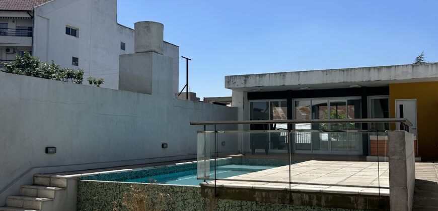 Departamento con amplia terraza en Arroyito