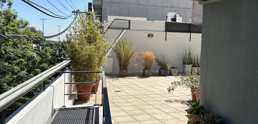 Departamento con amplia terraza en Arroyito