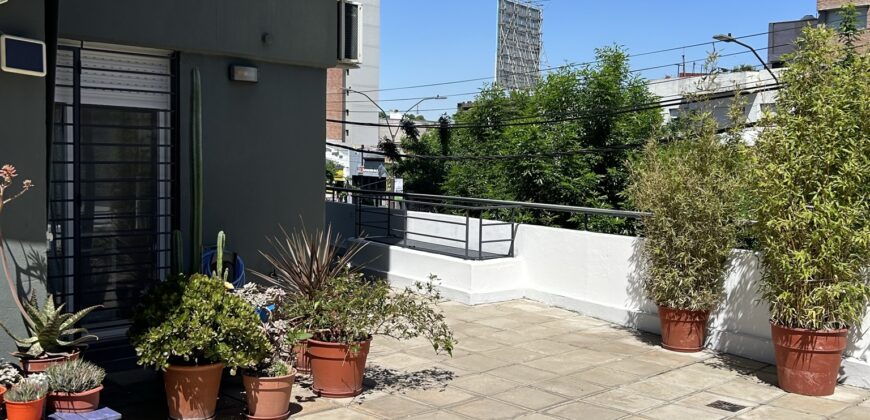 Departamento con amplia terraza en Arroyito