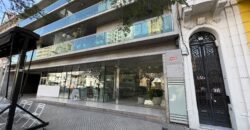 Departamento con cochera sobre Av. Pellegrini