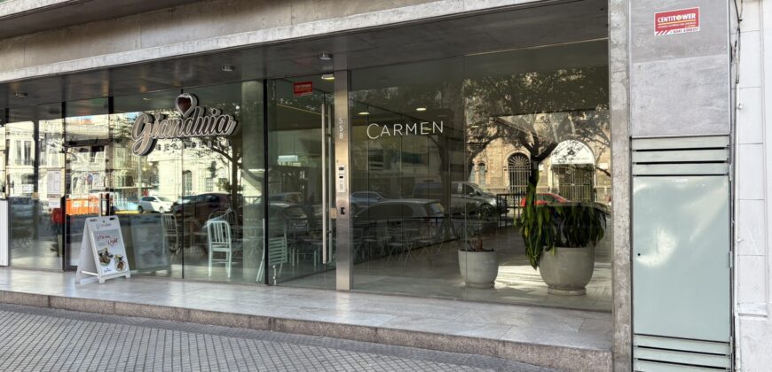 Departamento con cochera sobre Av. Pellegrini