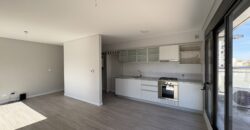 Departamento con cochera sobre Av. Pellegrini