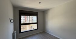 Departamento con cochera sobre Av. Pellegrini