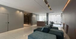 Departamento con cochera sobre Av. Pellegrini