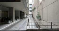 Departamento con cochera sobre Av. Pellegrini