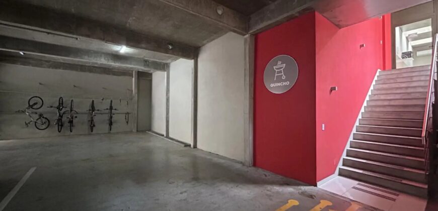 Departamento con cochera sobre Av. Pellegrini