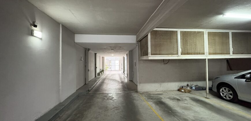 Extraordinario departamento amoblado con cochera doble
