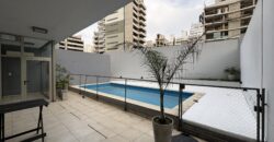 Extraordinario departamento amoblado con cochera doble