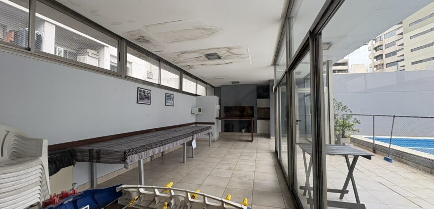 Extraordinario departamento amoblado con cochera doble